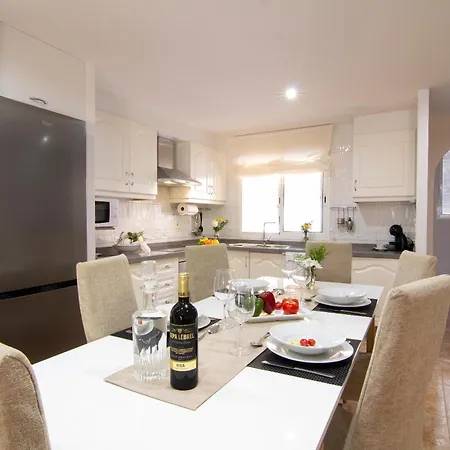 Townhouse With A Sea View In Apartamento